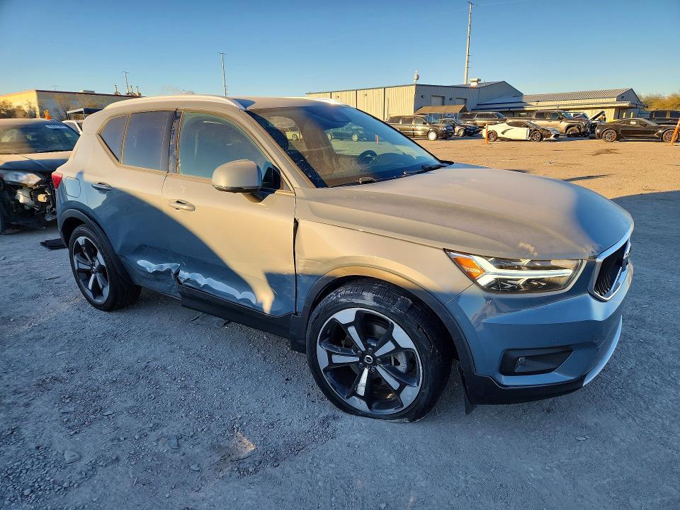2021 Volvo Xc40 T5 Momentum