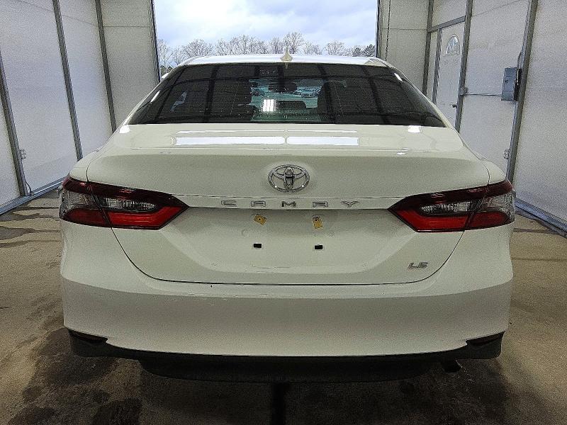 2024 Toyota Camry le