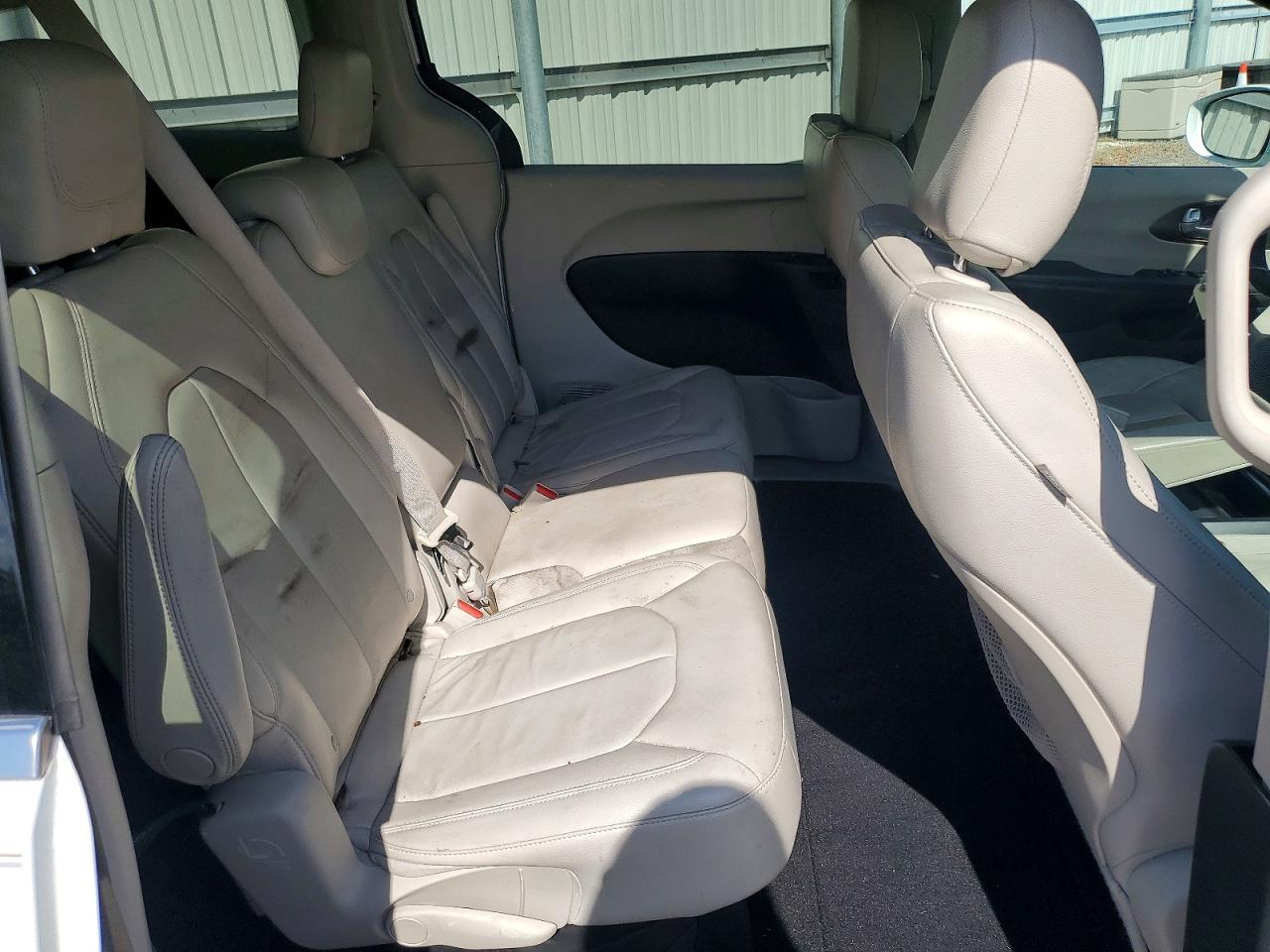 2017 Chrysler Pacifica Touring l