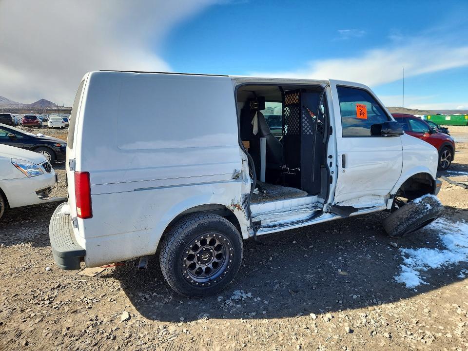 2005 GMC Safari XT