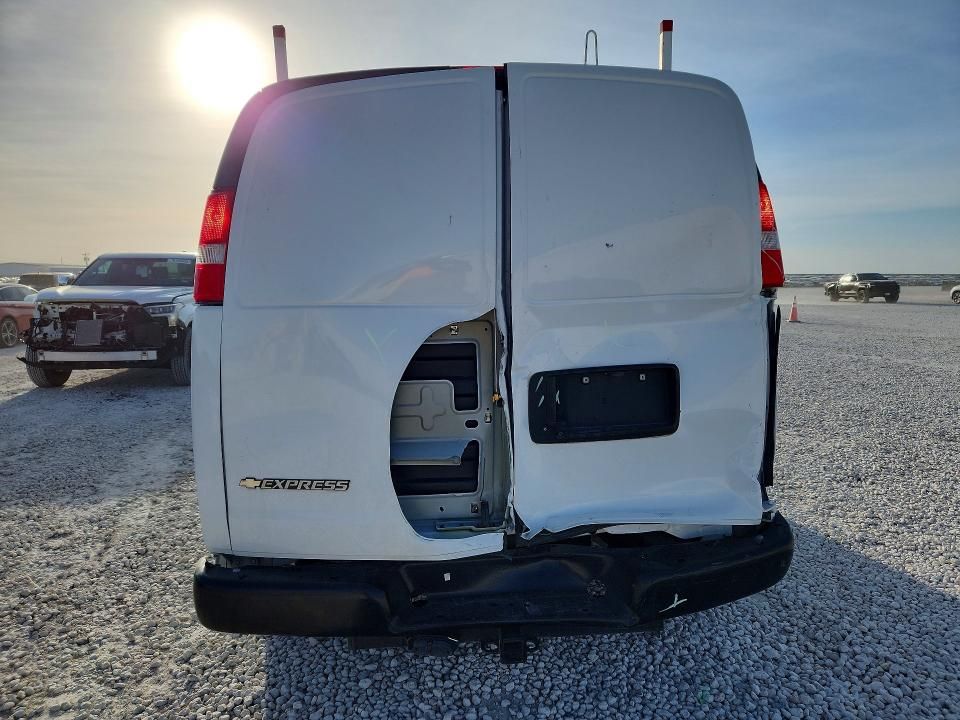 2022 Chevrolet Express G2500