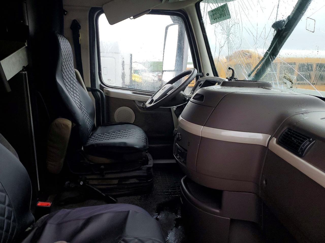 2017 Volvo VNL Semi Truck