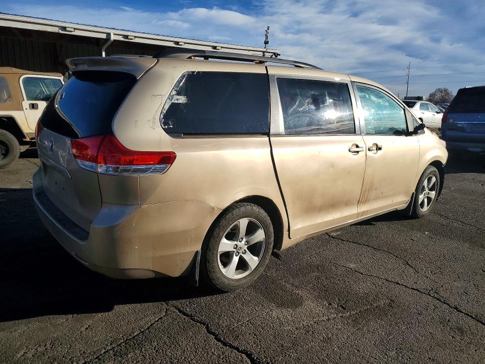 2011 Toyota Sienna le