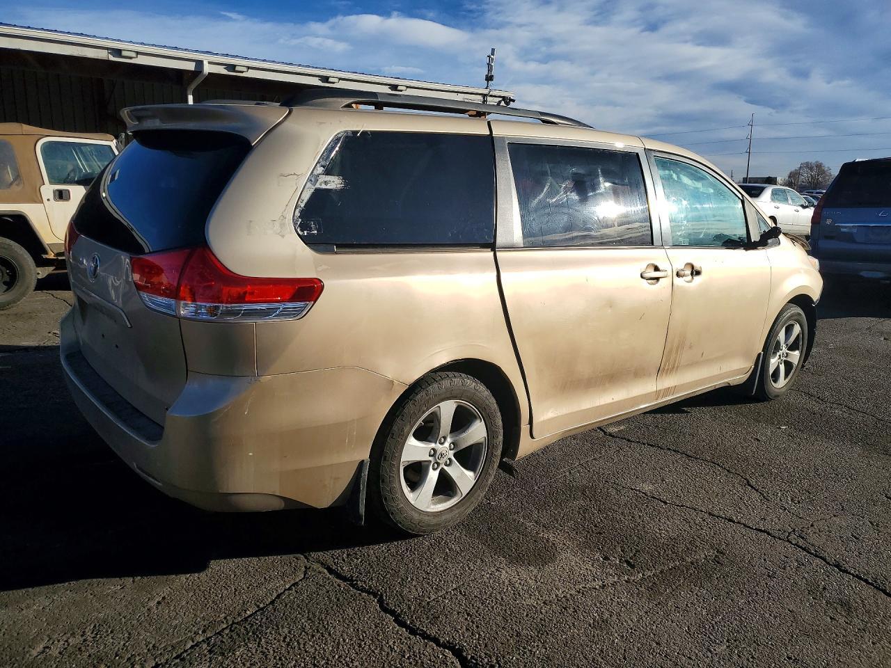 2011 Toyota Sienna le