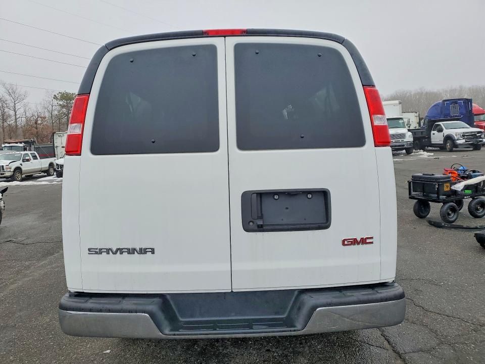 2025 GMC Savana G3500 lt