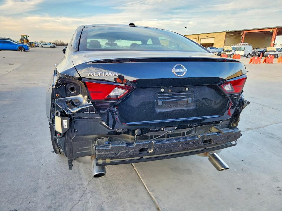2025 Niss Altima 2.5 sv