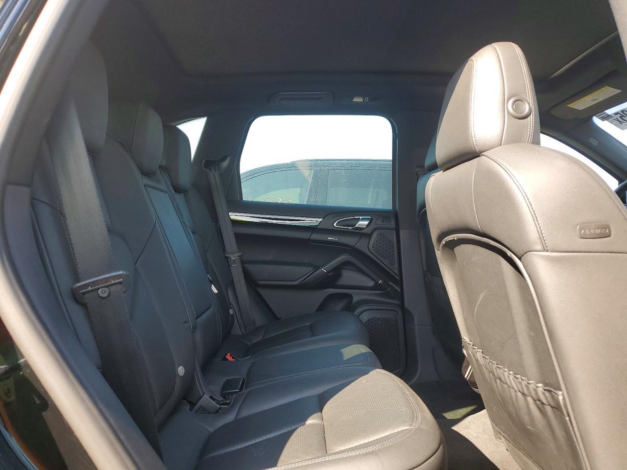 2014 Porsche Cayenne s