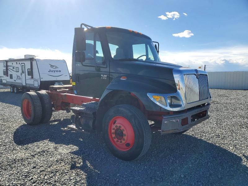 2006 International 7400 Semi Truck