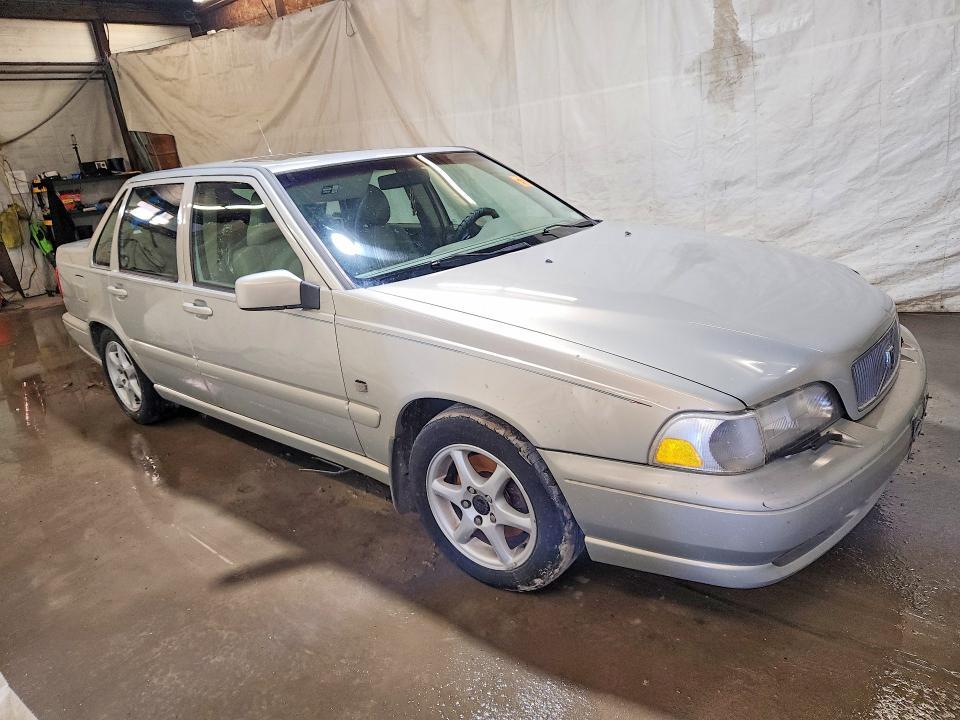 2000 Volvo S70 Base