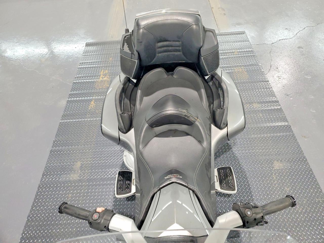 2011 Can-Am Spyder Roadster RTS