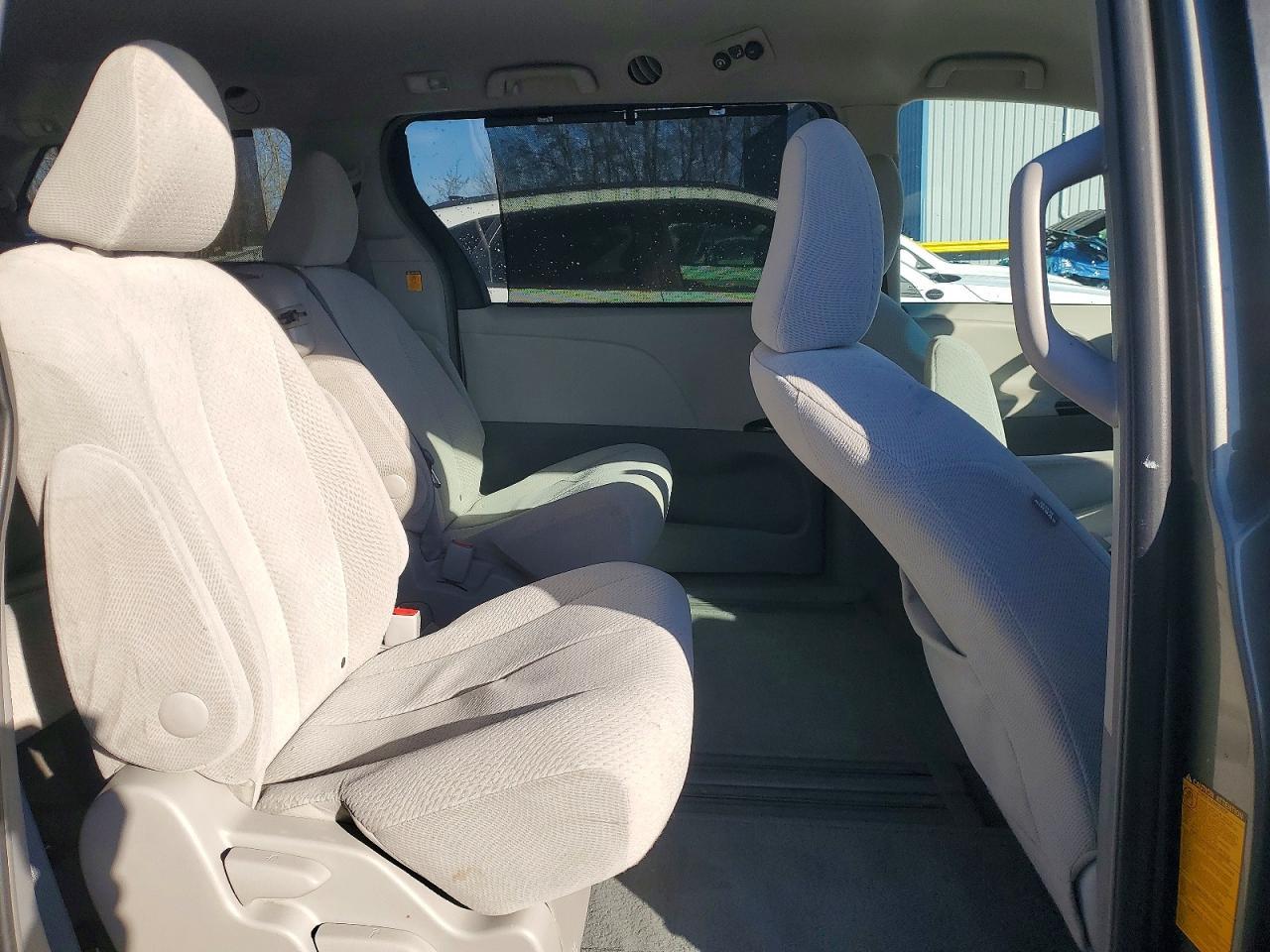 2012 Toyota Sienna le