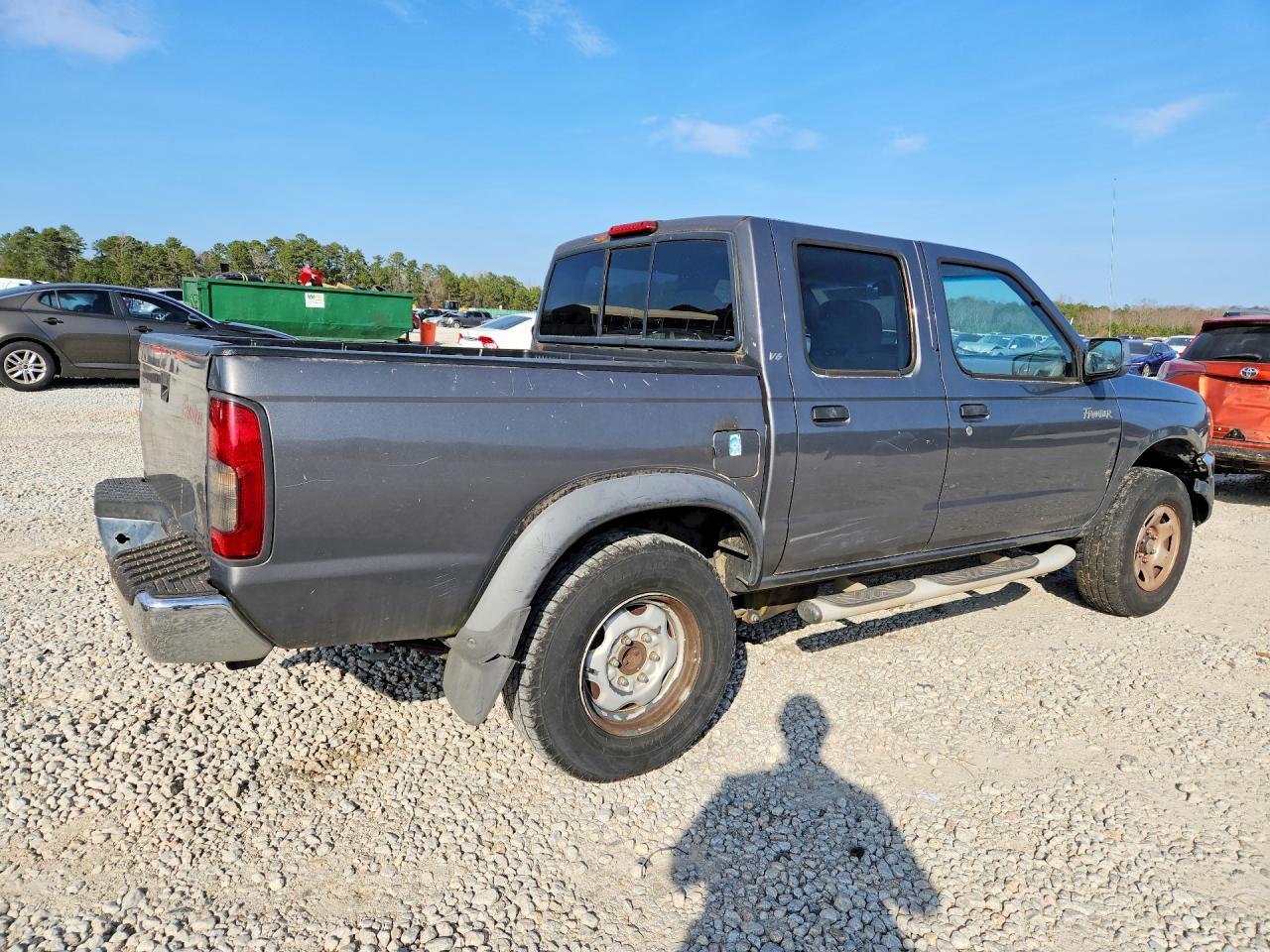 2000 Nissan Frontier Crew Cab XE