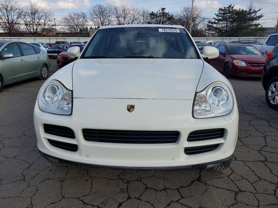 2004 Porsche Cayenne s