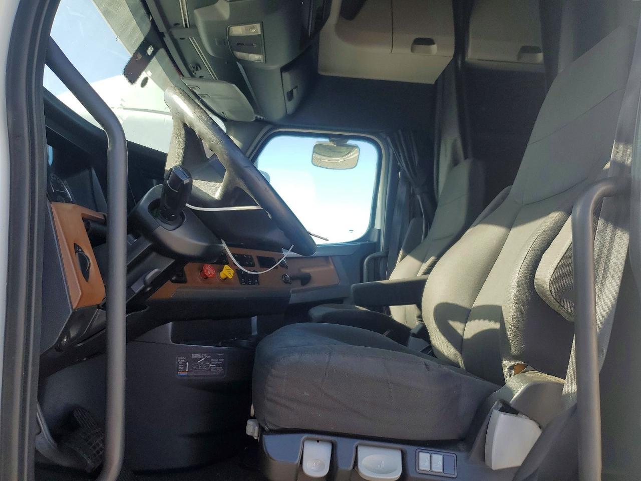 2020 Freigliner 2020 Freightliner Cascadia 126 Semi Truck
