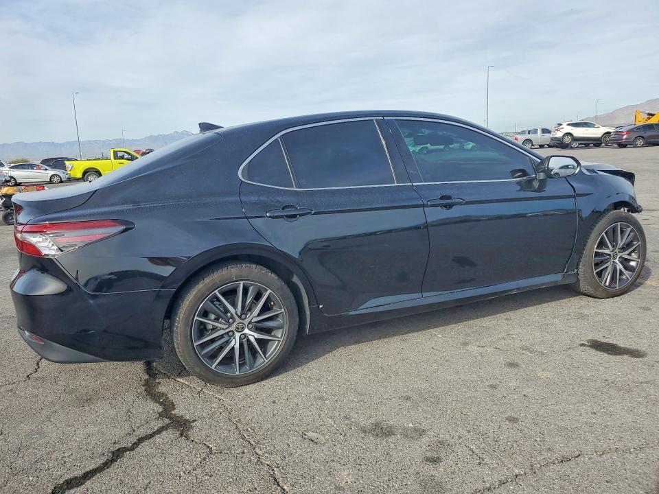 2022 Toyota Camry Hybrid xle