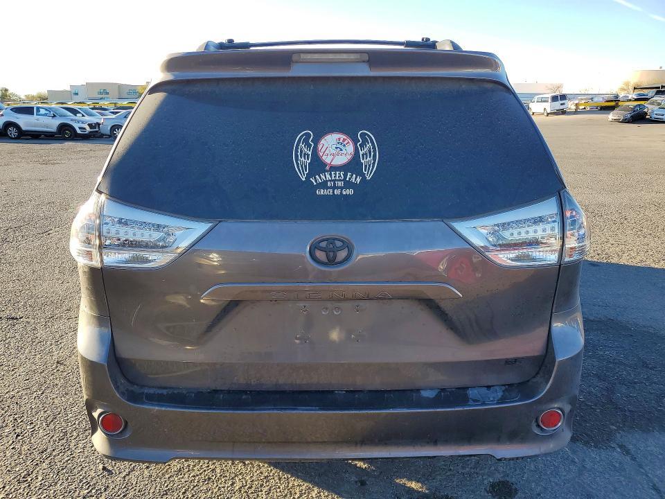 2013 Toyota Sienna se 8-passenger
