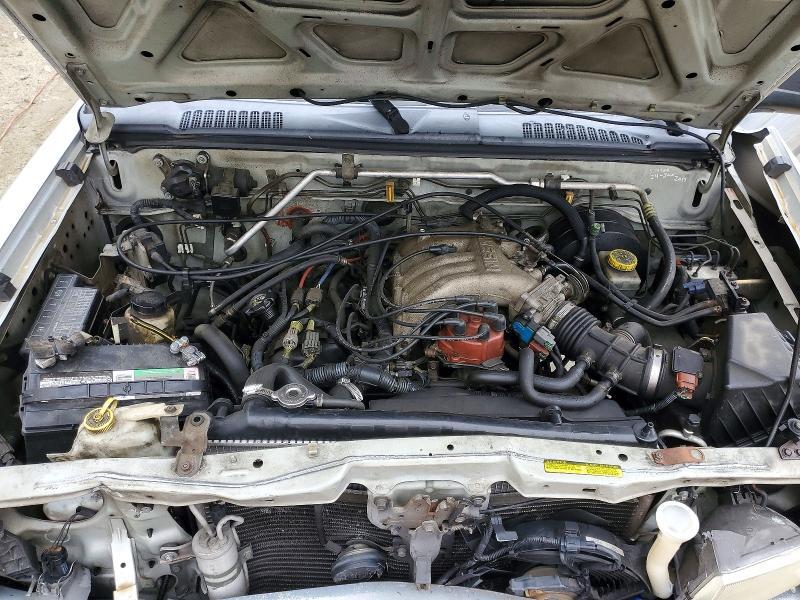 2001 Nissan Xterra Xe-v6