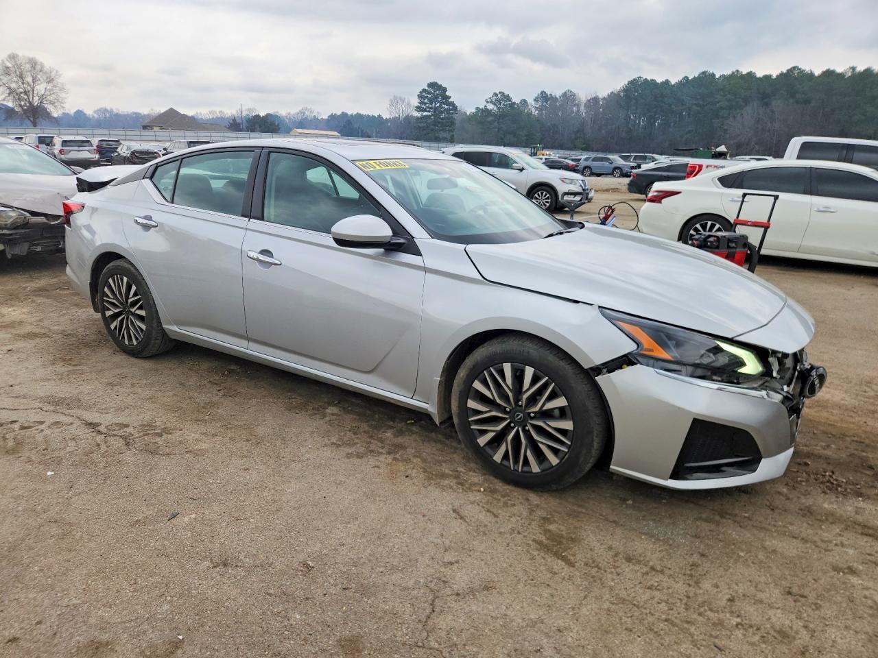 2023 Niss Altima sv