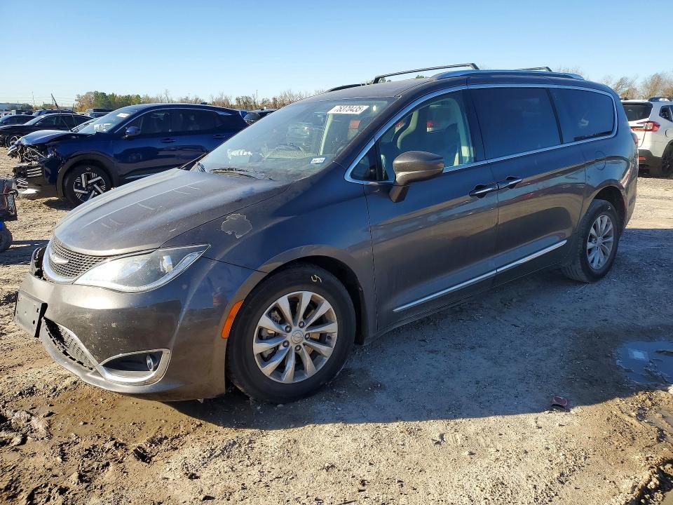 2018 Chrysler Pacifica Touring l
