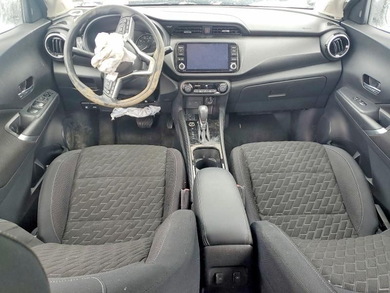 2022 Nissan Kicks sv