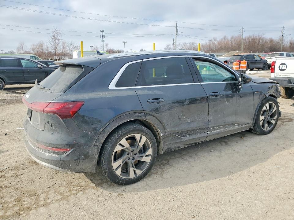 2022 Audi E-tron Premium Plus