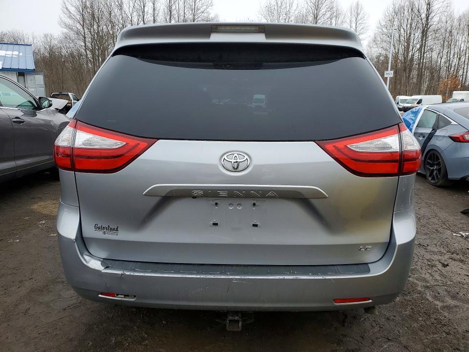 2015 Toyota Sienna le 8 Passenger