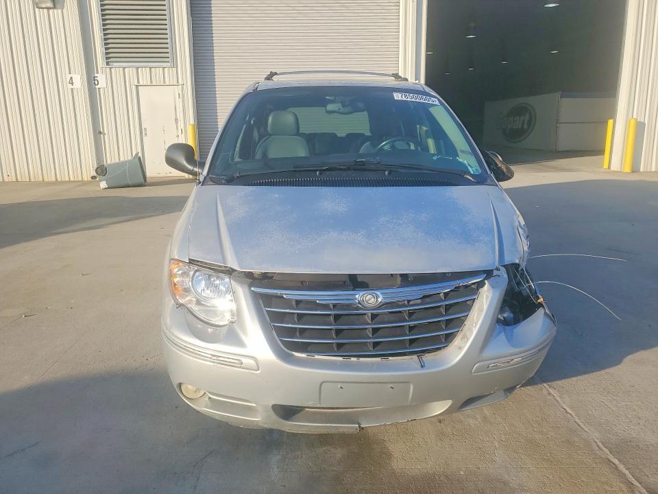 2005 Chrysler Town & Country Limited