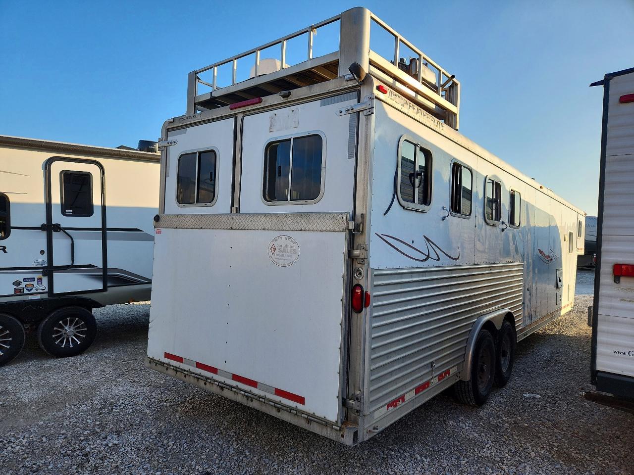 2005 Featherlite Horsetrl