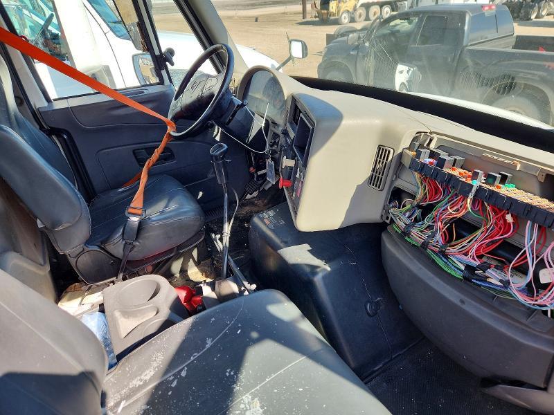 2011 International 8600 Semi Truck