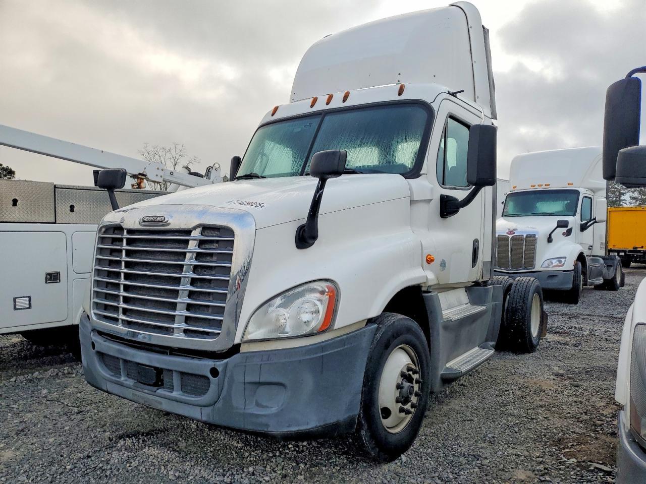 2016 Freightliner Cascadia 125 Semi Truck