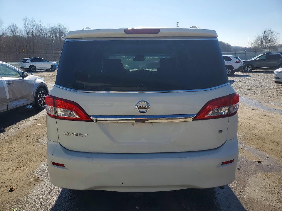 2016 Nissan Quest s