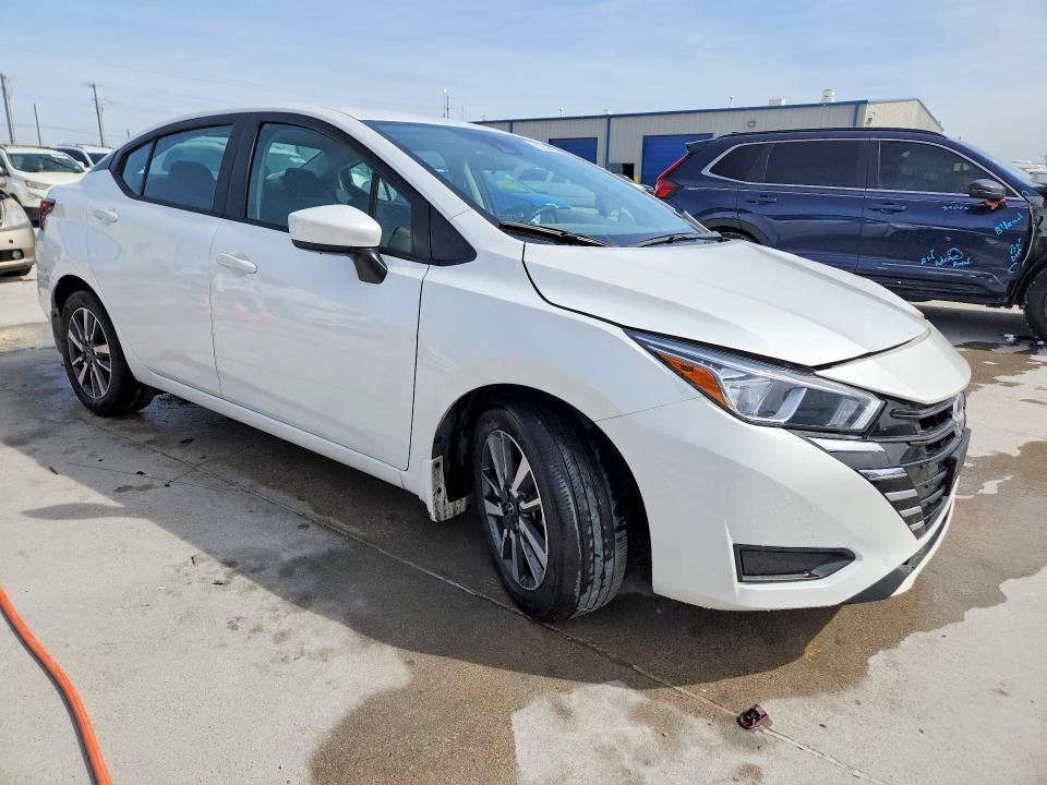 2024 Nissan Versa sv