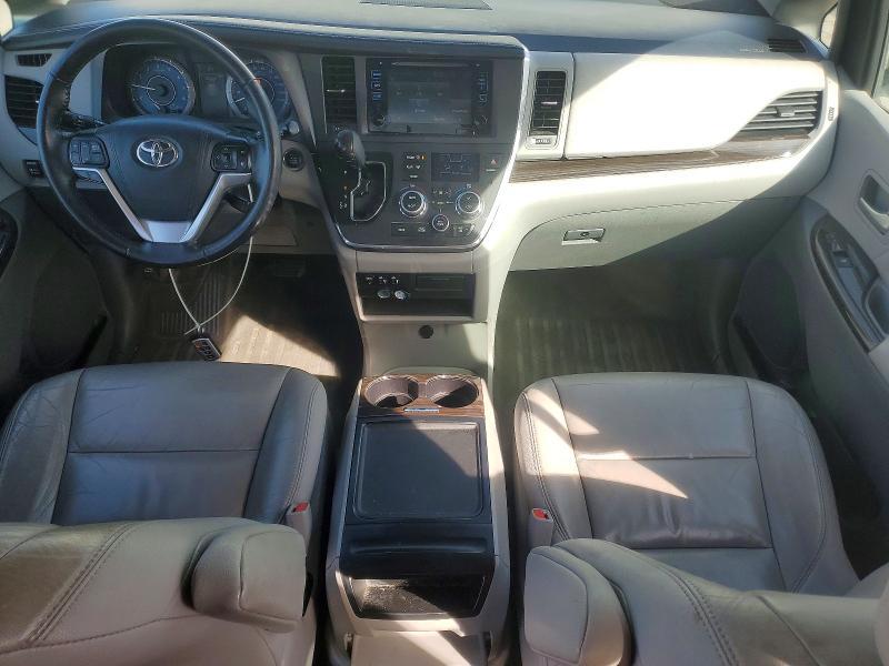 2017 Toyota Sienna xle 8-passenger