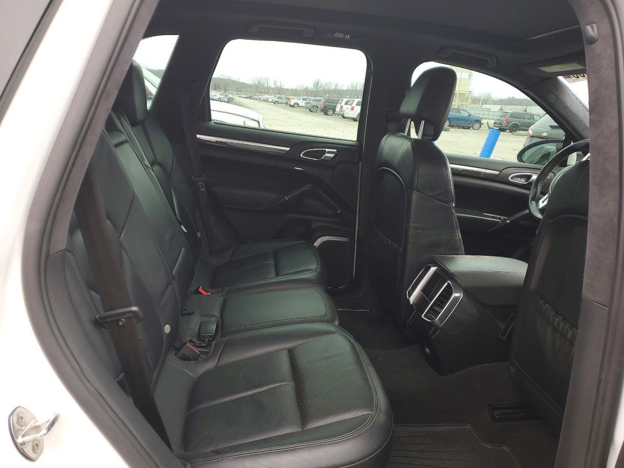 2013 Porsche Cayenne gts