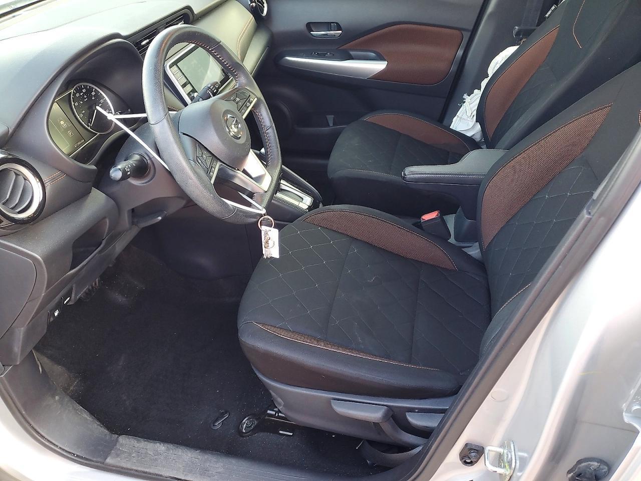 2020 Nissan Kicks sr