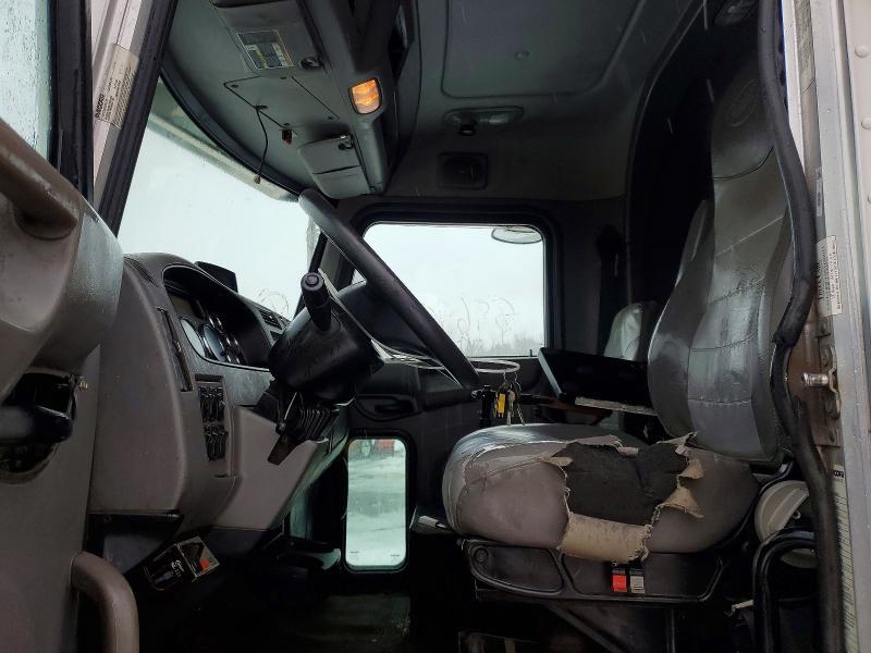 2016 Peterbilt 337 box Truck