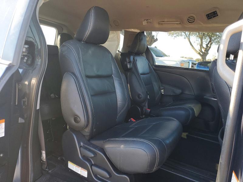 2019 Toyota Sienna se