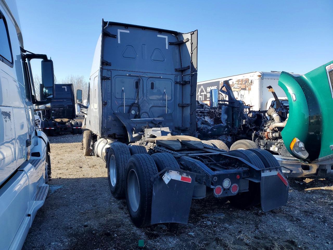 2022 Freigliner Cascadia 126