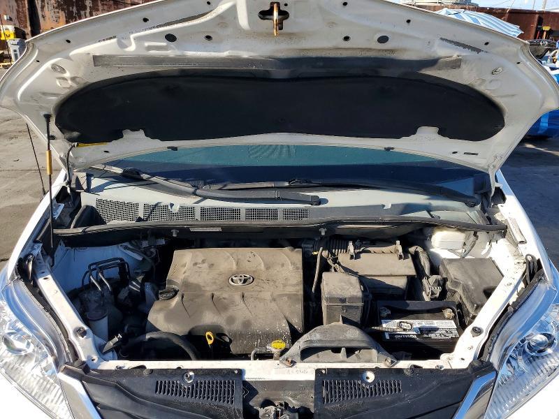 2012 Toyota Sienna le 8-passenger