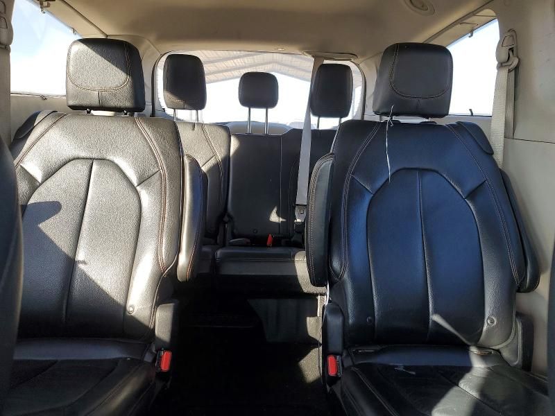 2017 Chrysler Pacifica Touring l