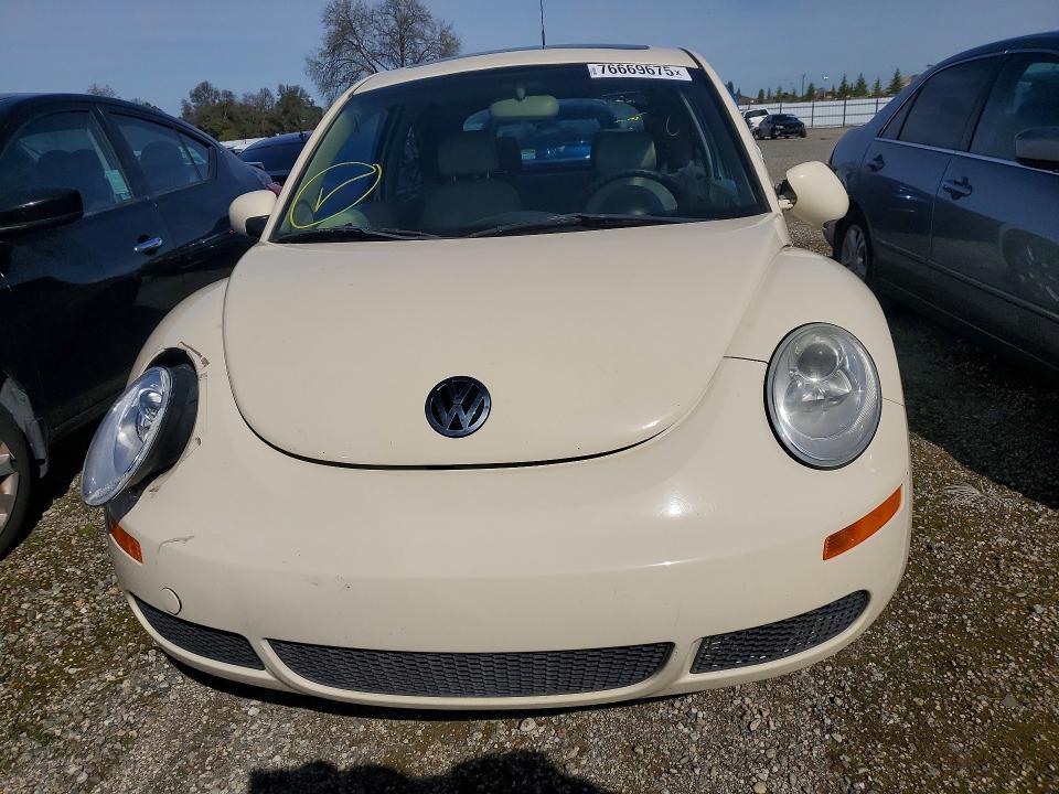 2008 Volkswagen New Beetle s