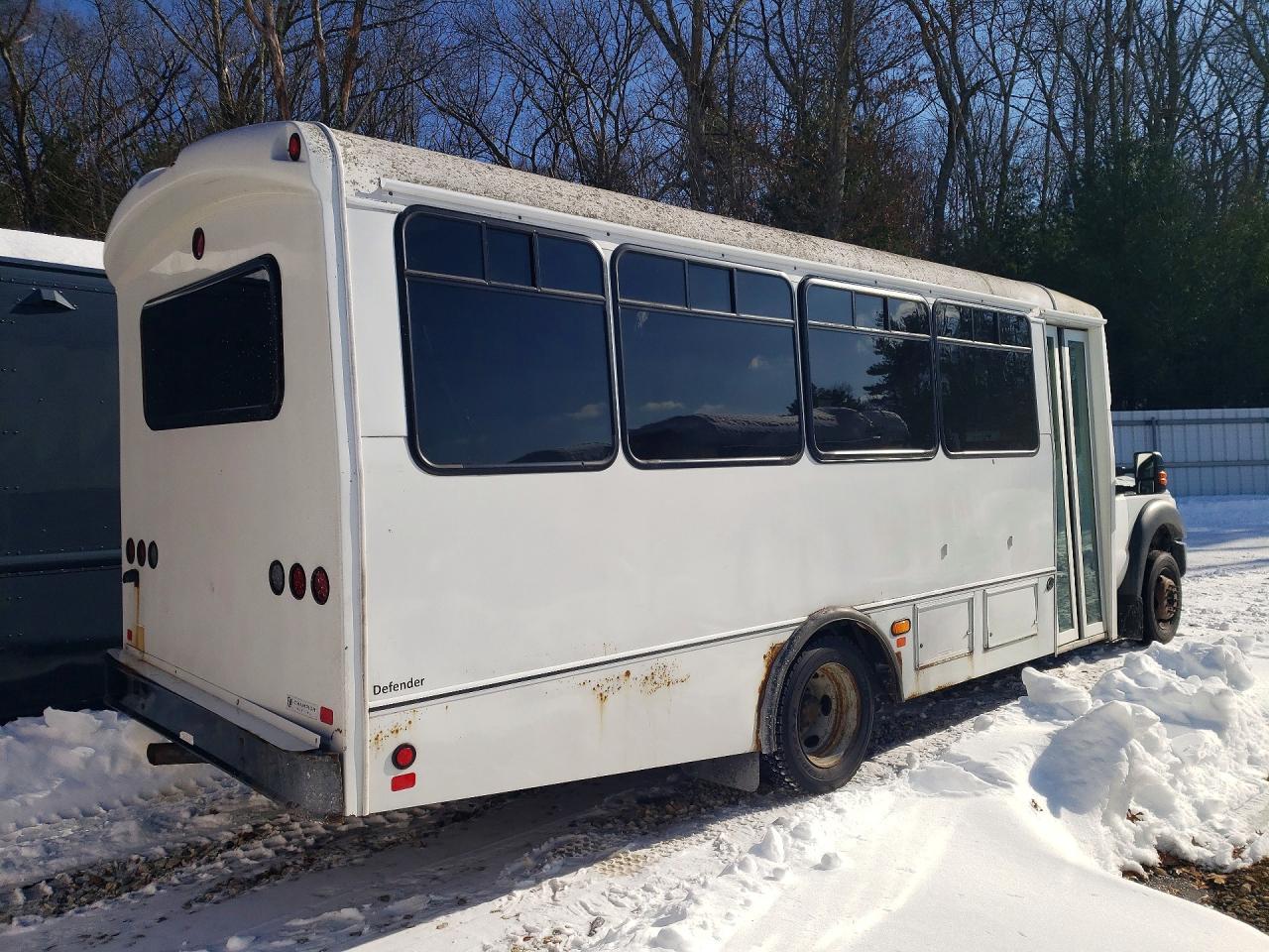 2015 Ford F550 Super Duty Shuttle Bus