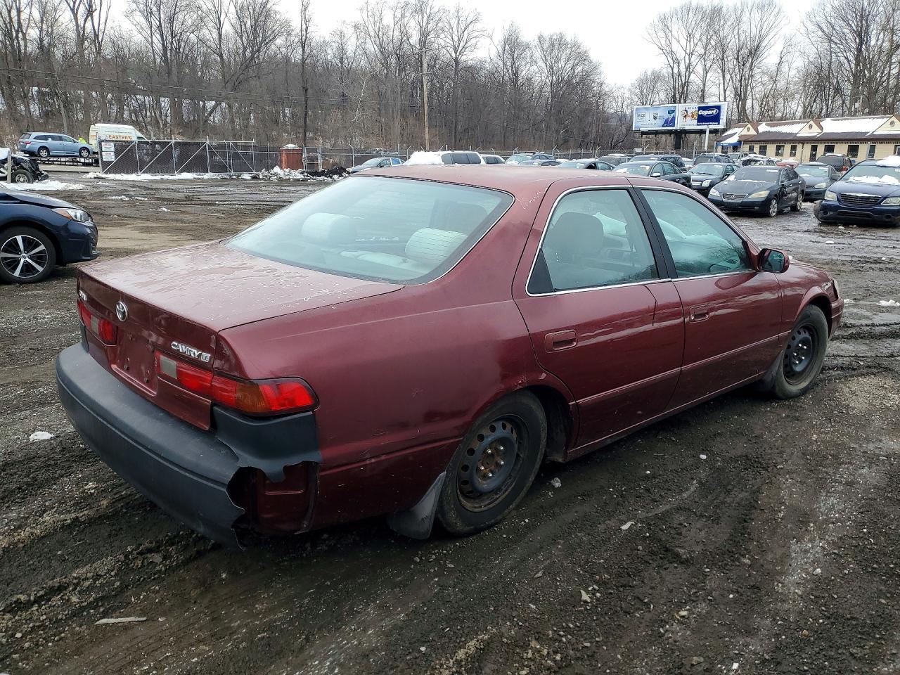 1999 Toyota Camry le