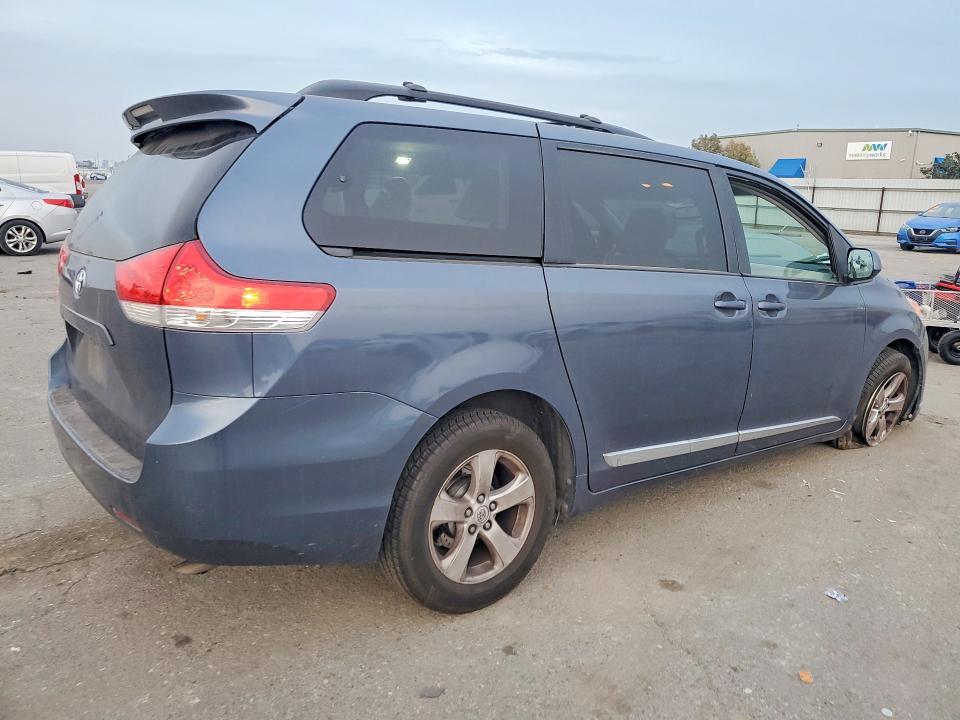 2014 Toyota Sienna le