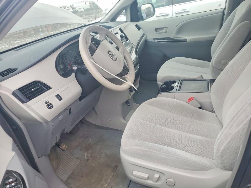 2014 Toyota Sienna le 8-passenger