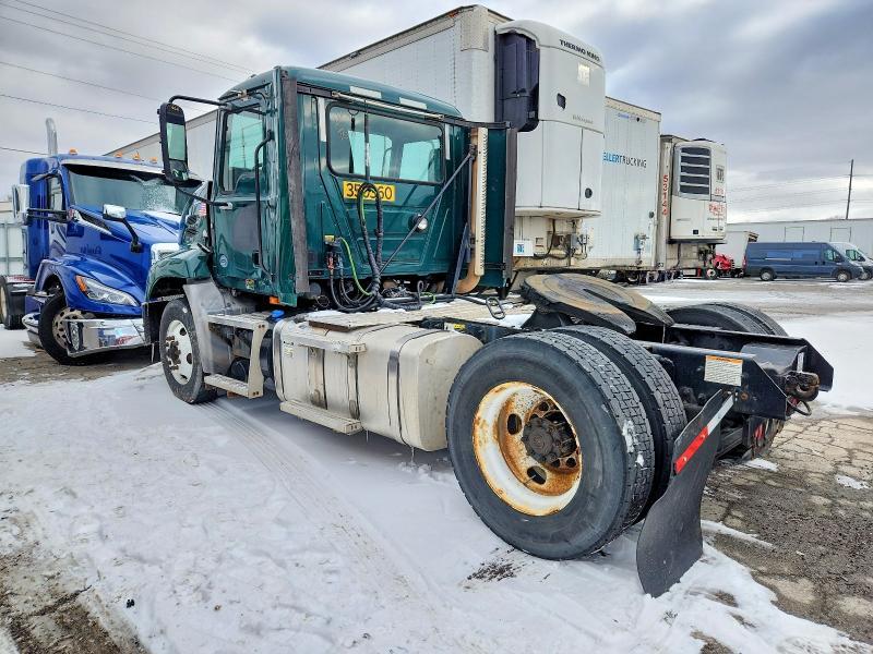 2016 Mack CXU613 Semi Truck