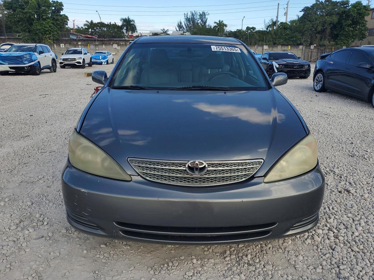 2004 Toyota Camry le