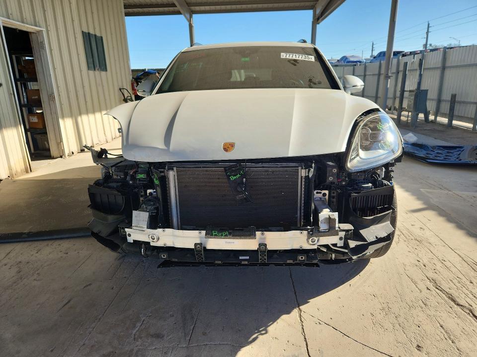 2023 Porsche Cayenne Base