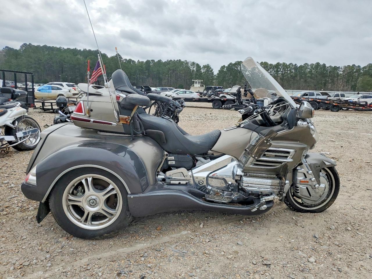 2004 Honda GL1800
