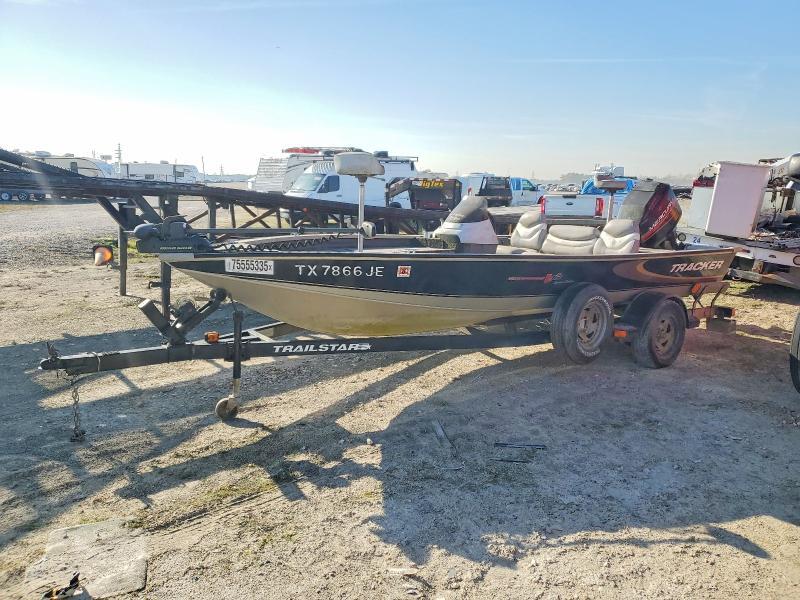 1999 Tracker Boat